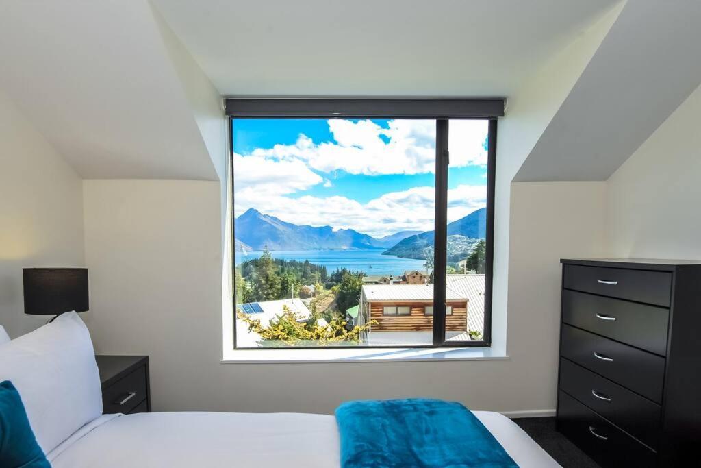 كوينستاون Stunning Home With Amazing Wakatipu Lake Views المظهر الخارجي الصورة