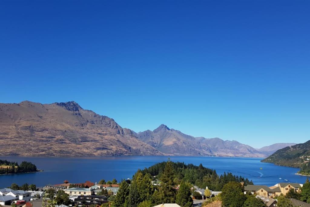 كوينستاون Stunning Home With Amazing Wakatipu Lake Views المظهر الخارجي الصورة