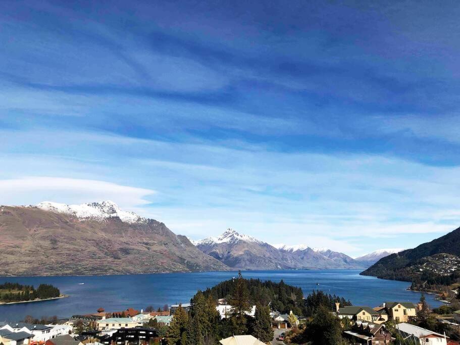 كوينستاون Stunning Home With Amazing Wakatipu Lake Views المظهر الخارجي الصورة